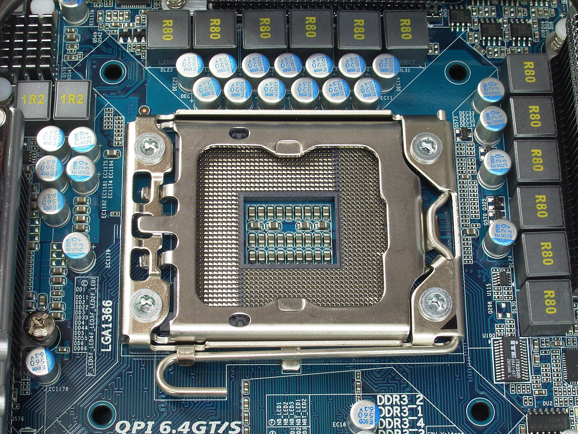 Какой сокет у материнской платы. Процессора Intel Socket 1155. Сокет LGA 1155. Socket lga1366. LGA 1366 сокет.